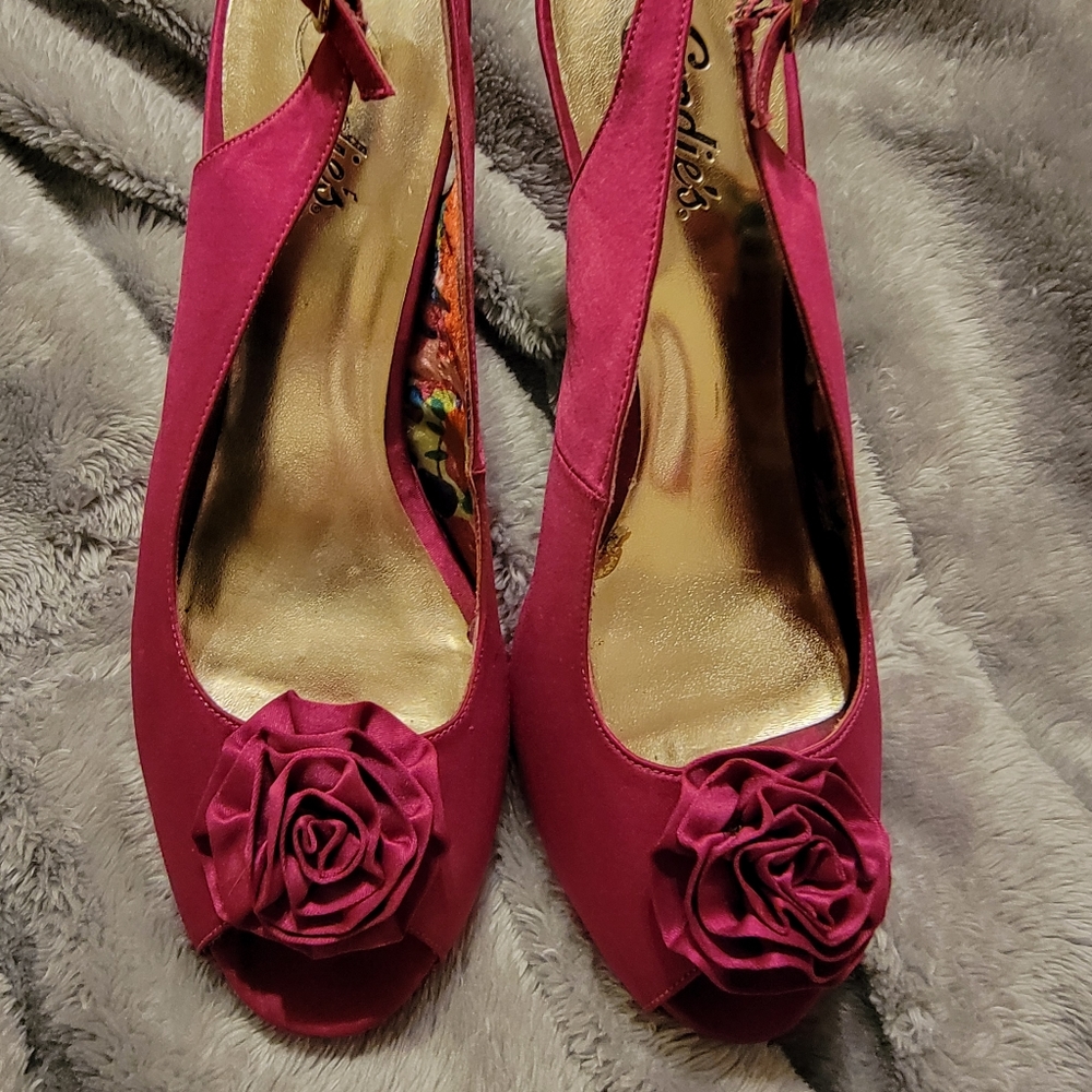 Candies florid fuchsia peep toe sling back heels